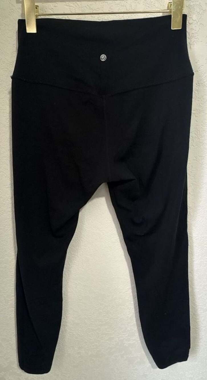 Amazon Essentials Black High Rise Leggings - Picture 2 of 5